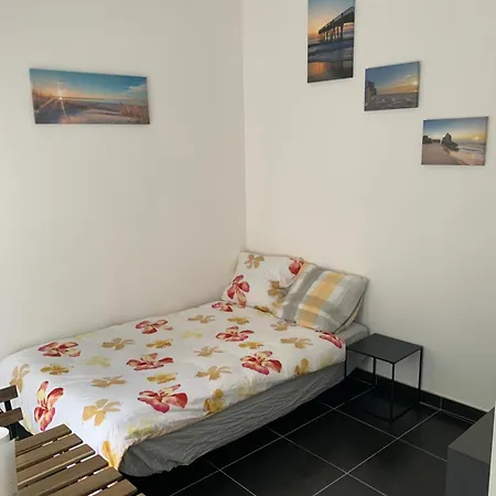 Jolie Maisonnette Avec Terrasse Centre *