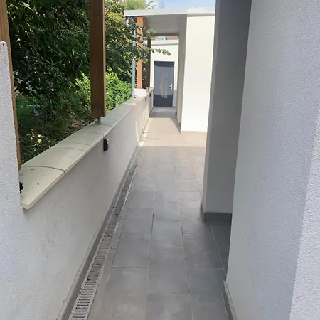 Jolie Maisonnette Avec Terrasse Centre Apartment